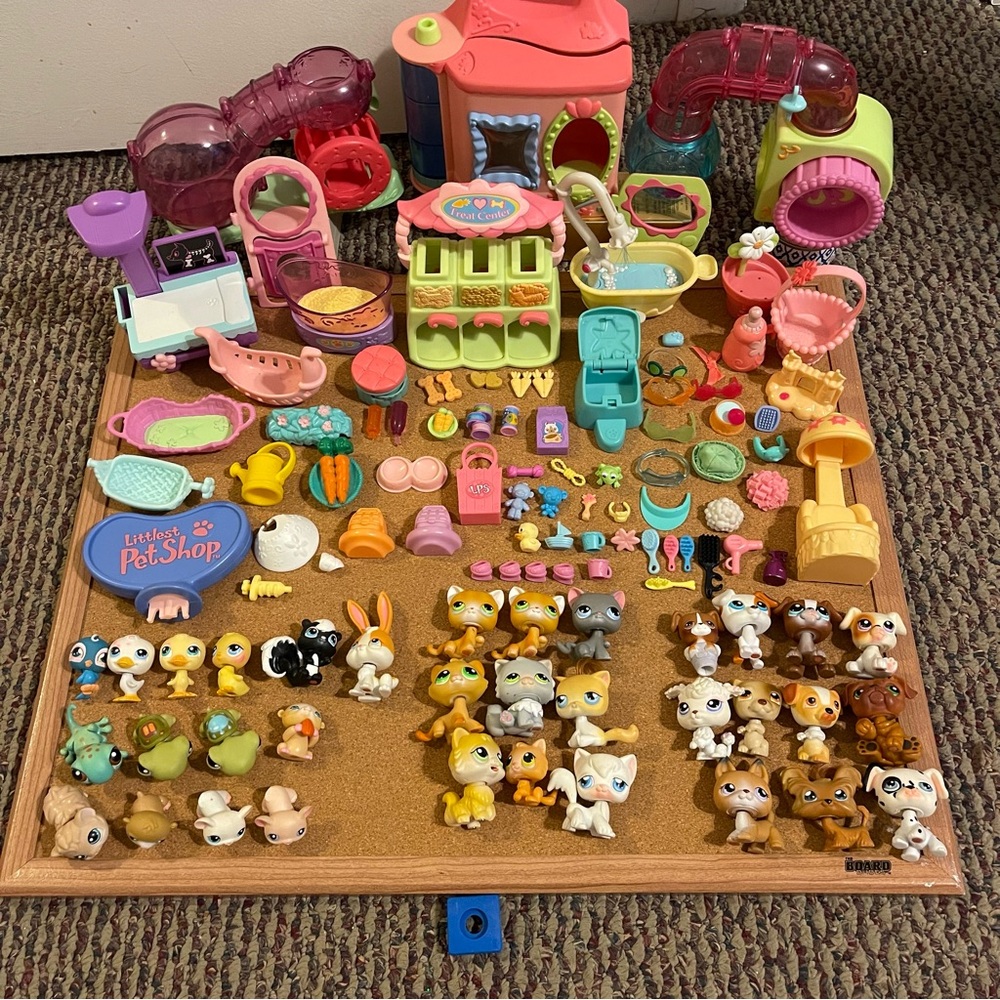 Littles pet shop Lot LPS pets and playset 111 piece lot